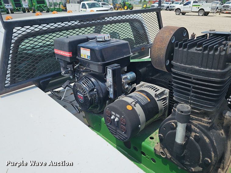 image for item DP0975 2004 Ford F350 Super Duty XLT utility bed pickup truck