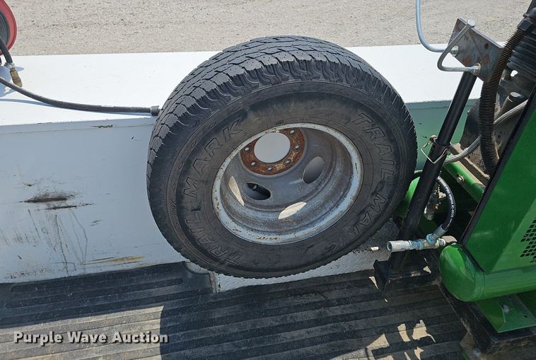 image for item DP0975 2004 Ford F350 Super Duty XLT utility bed pickup truck