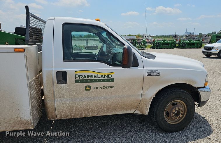 image for item DP0975 2004 Ford F350 Super Duty XLT utility bed pickup truck