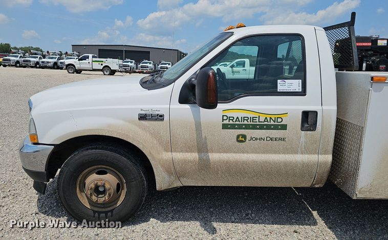 image for item DP0975 2004 Ford F350 Super Duty XLT utility bed pickup truck