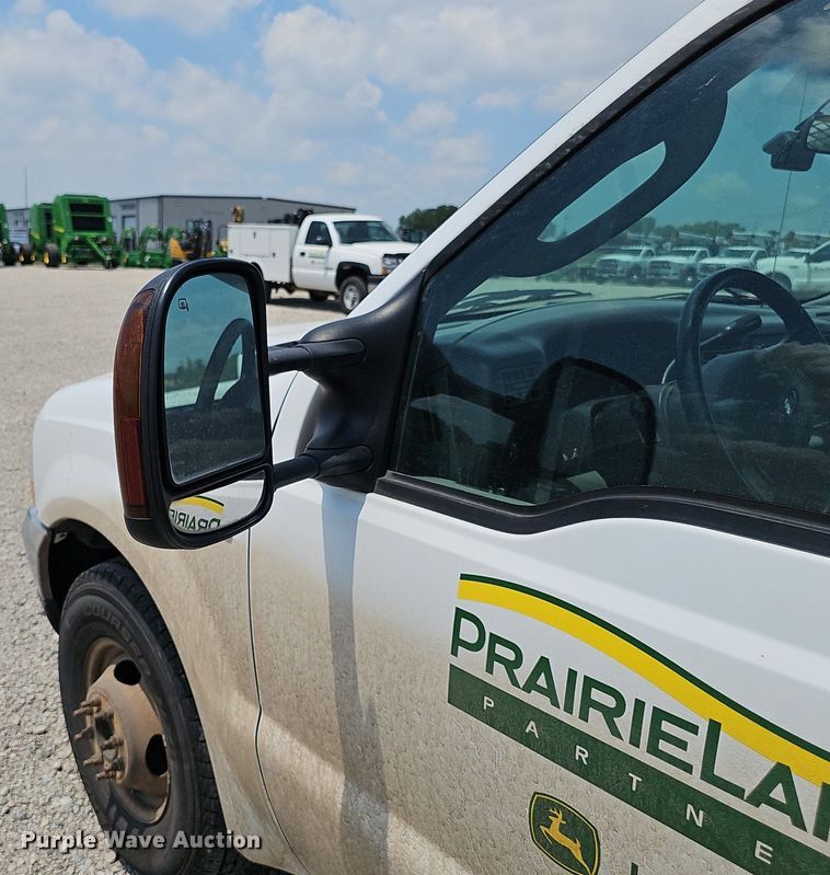 image for item DP0975 2004 Ford F350 Super Duty XLT utility bed pickup truck