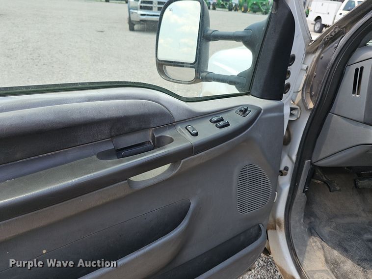 image for item DP0975 2004 Ford F350 Super Duty XLT utility bed pickup truck