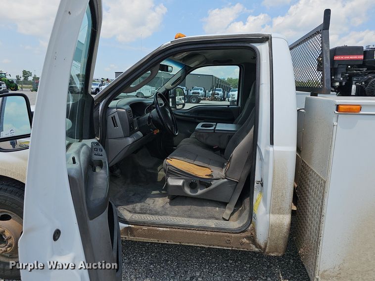 image for item DP0975 2004 Ford F350 Super Duty XLT utility bed pickup truck