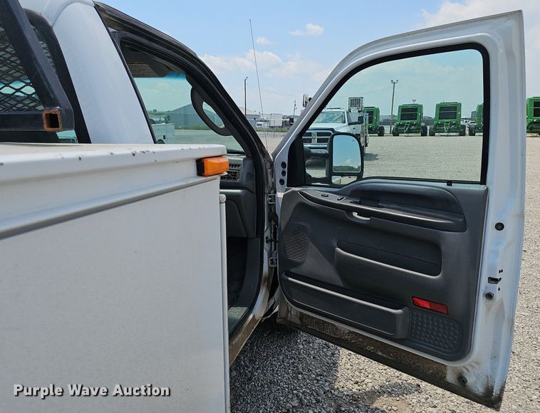 image for item DP0975 2004 Ford F350 Super Duty XLT utility bed pickup truck