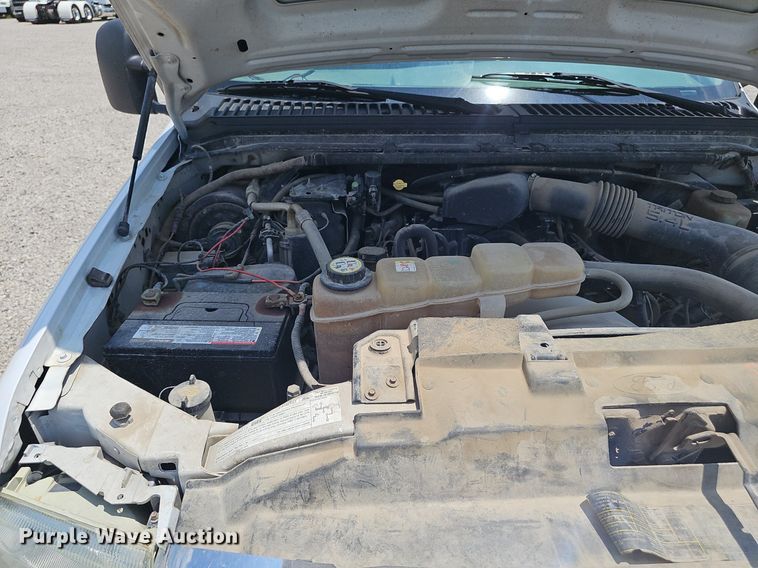 image for item DP0975 2004 Ford F350 Super Duty XLT utility bed pickup truck