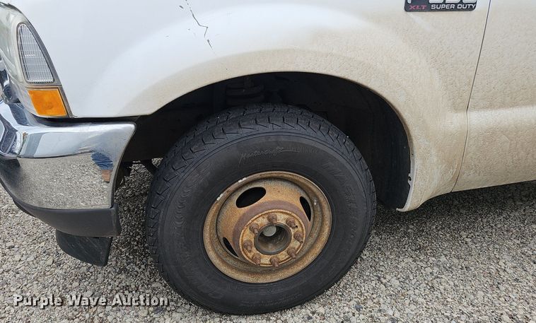 image for item DP0975 2004 Ford F350 Super Duty XLT utility bed pickup truck