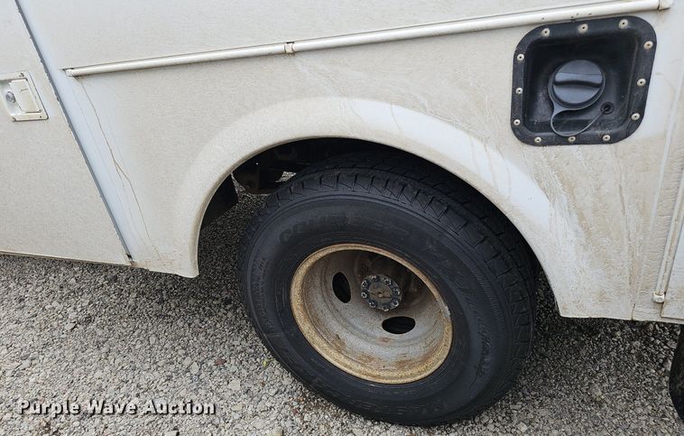 image for item DP0975 2004 Ford F350 Super Duty XLT utility bed pickup truck