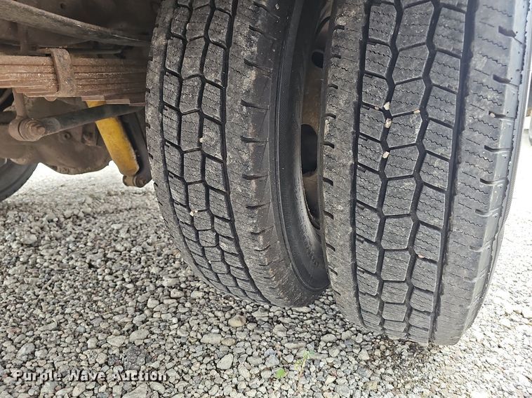 image for item DP0975 2004 Ford F350 Super Duty XLT utility bed pickup truck