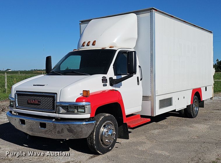 image for item DP0985 2006 GMC C5500 delivery truck