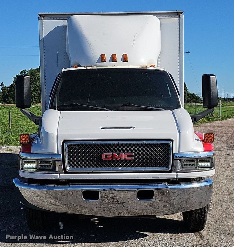 image for item DP0985 2006 GMC C5500 delivery truck