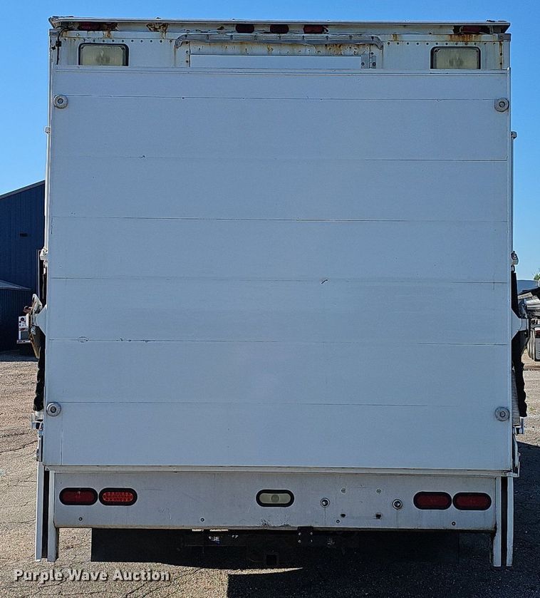 image for item DP0985 2006 GMC C5500 delivery truck