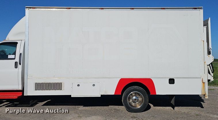 image for item DP0985 2006 GMC C5500 delivery truck