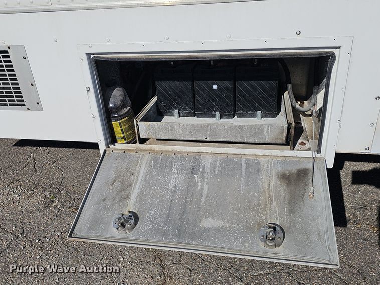 image for item DP0985 2006 GMC C5500 delivery truck