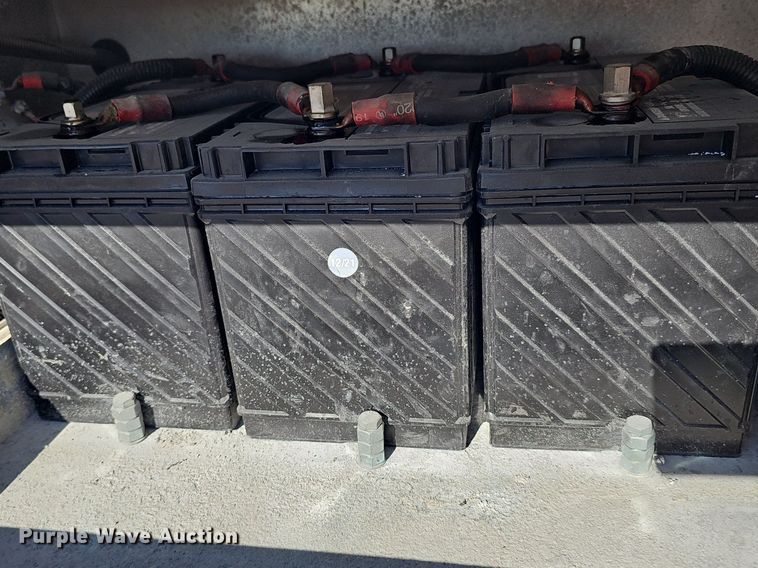 image for item DP0985 2006 GMC C5500 delivery truck