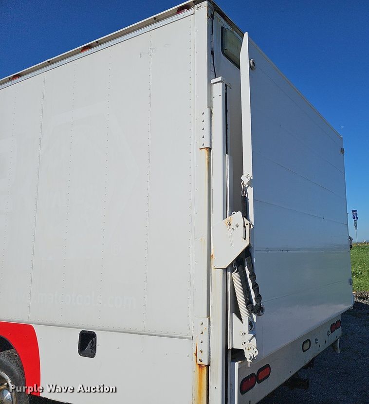 image for item DP0985 2006 GMC C5500 delivery truck