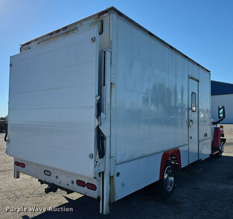 image for item DP0985 2006 GMC C5500 delivery truck