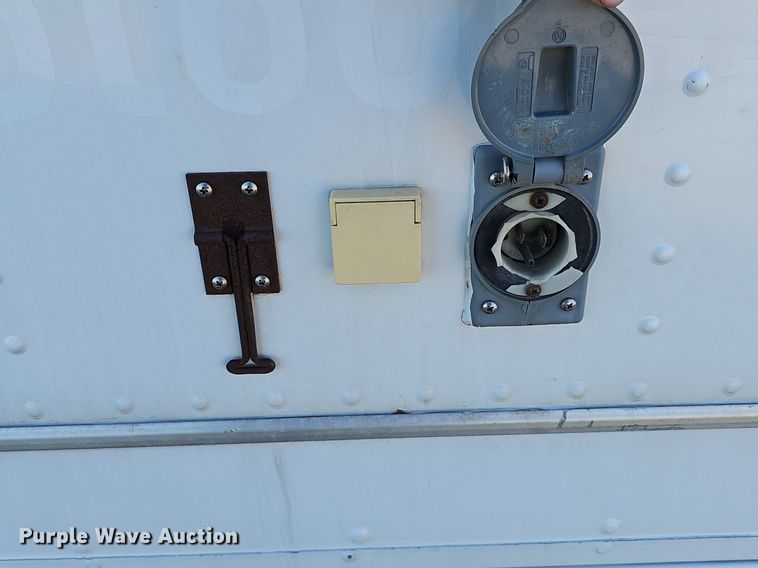 image for item DP0985 2006 GMC C5500 delivery truck