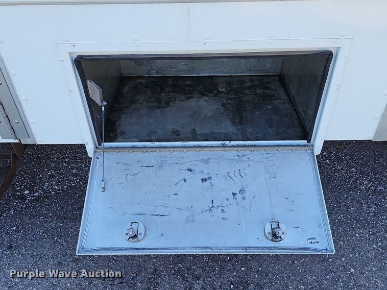 image for item DP0985 2006 GMC C5500 delivery truck