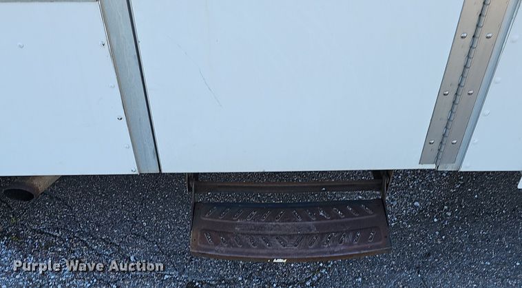 image for item DP0985 2006 GMC C5500 delivery truck