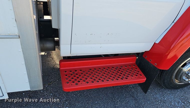 image for item DP0985 2006 GMC C5500 delivery truck