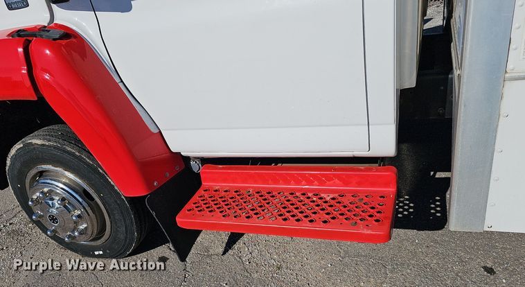 image for item DP0985 2006 GMC C5500 delivery truck