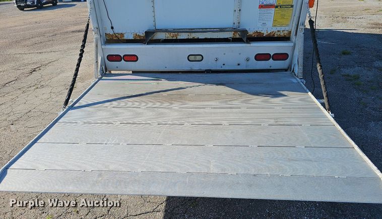 image for item DP0985 2006 GMC C5500 delivery truck