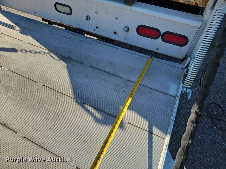 image for item DP0985 2006 GMC C5500 delivery truck