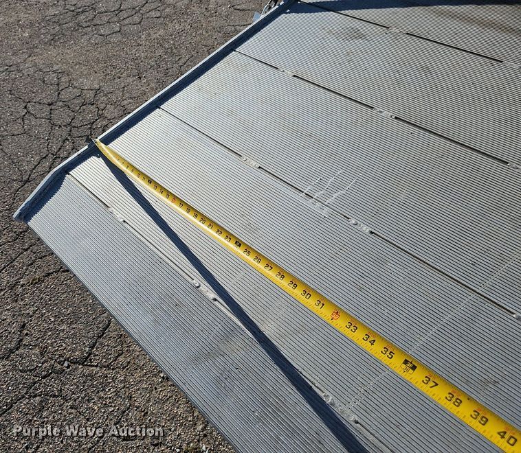 image for item DP0985 2006 GMC C5500 delivery truck