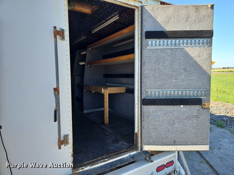 image for item DP0985 2006 GMC C5500 delivery truck