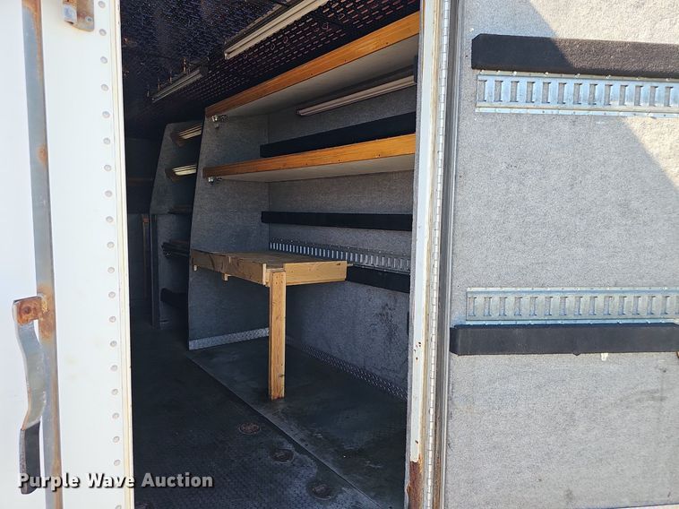 image for item DP0985 2006 GMC C5500 delivery truck