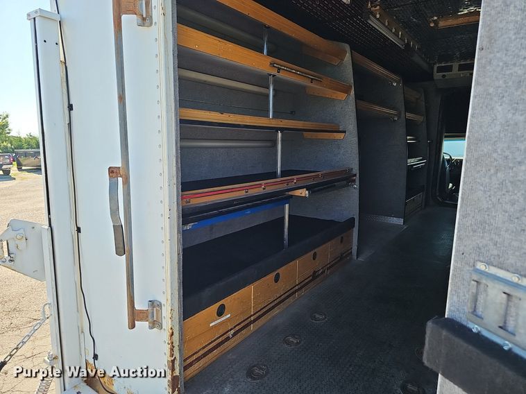 image for item DP0985 2006 GMC C5500 delivery truck