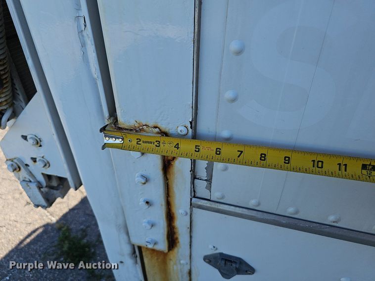 image for item DP0985 2006 GMC C5500 delivery truck