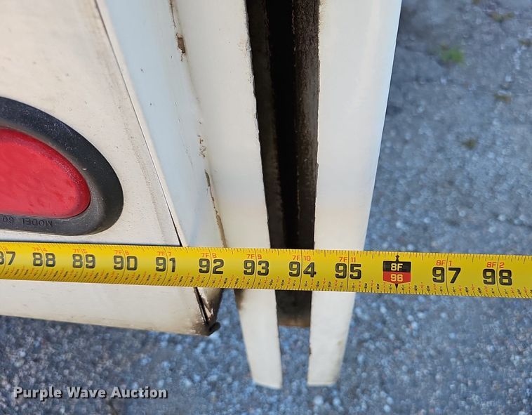 image for item DP0985 2006 GMC C5500 delivery truck