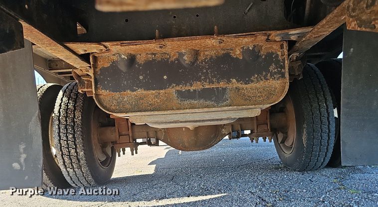 image for item DP0985 2006 GMC C5500 delivery truck