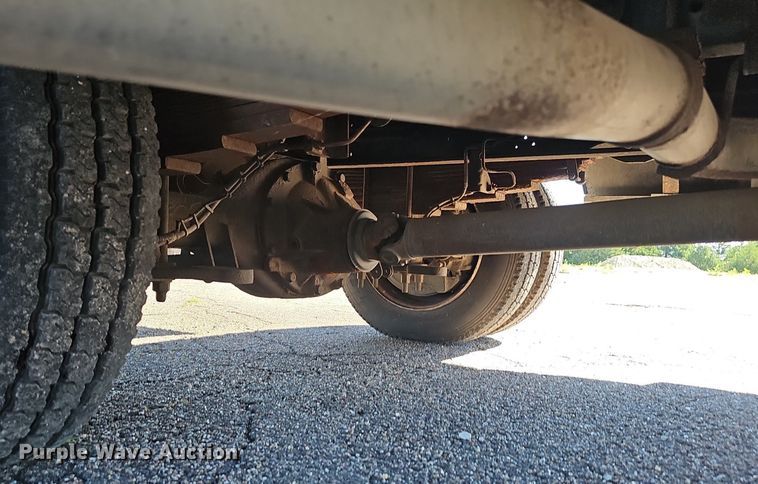 image for item DP0985 2006 GMC C5500 delivery truck