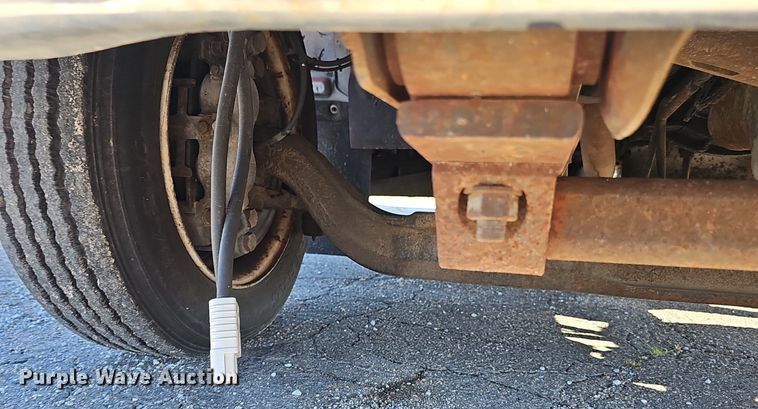 image for item DP0985 2006 GMC C5500 delivery truck