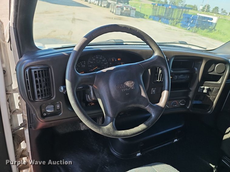 image for item DP0985 2006 GMC C5500 delivery truck