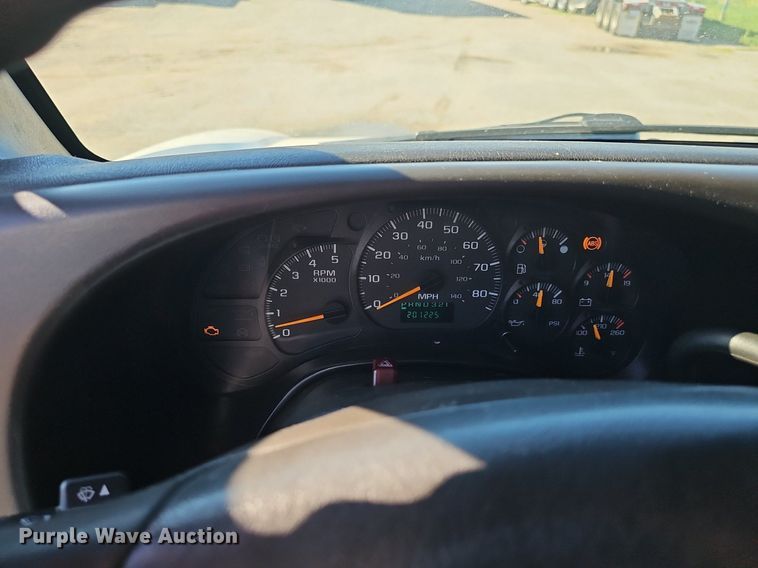 image for item DP0985 2006 GMC C5500 delivery truck