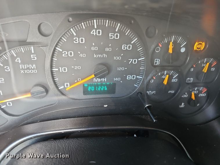 image for item DP0985 2006 GMC C5500 delivery truck