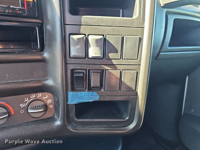 image for item DP0985 2006 GMC C5500 delivery truck