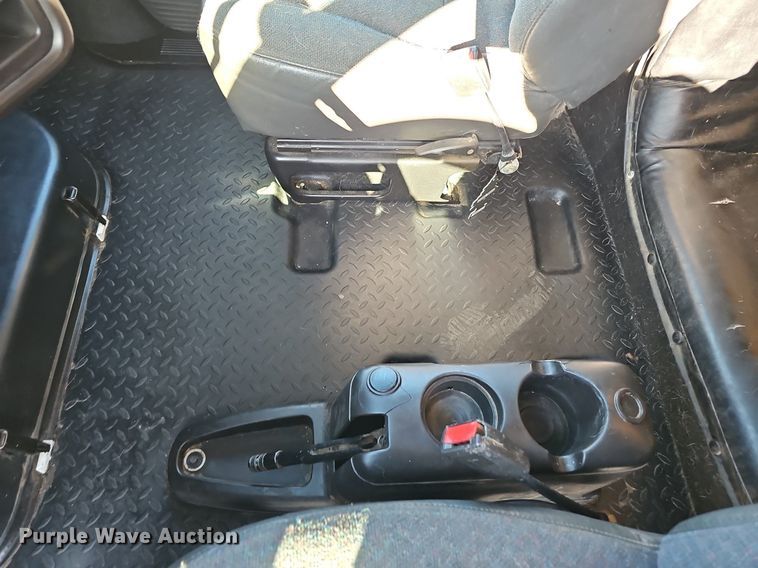 image for item DP0985 2006 GMC C5500 delivery truck