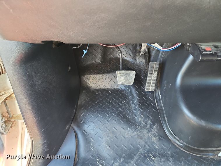 image for item DP0985 2006 GMC C5500 delivery truck