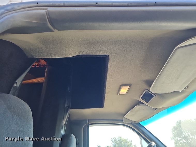 image for item DP0985 2006 GMC C5500 delivery truck