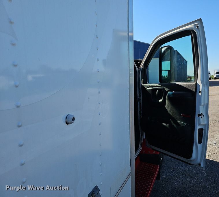 image for item DP0985 2006 GMC C5500 delivery truck