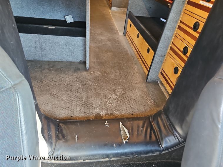 image for item DP0985 2006 GMC C5500 delivery truck