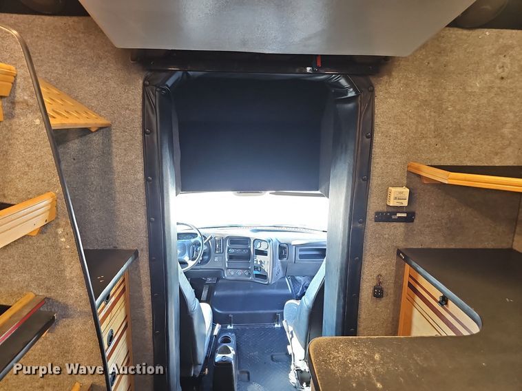 image for item DP0985 2006 GMC C5500 delivery truck