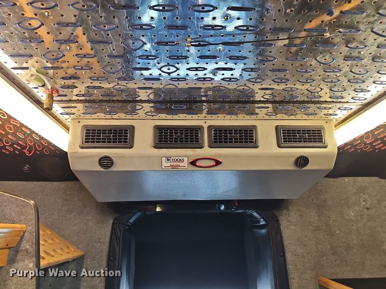 image for item DP0985 2006 GMC C5500 delivery truck