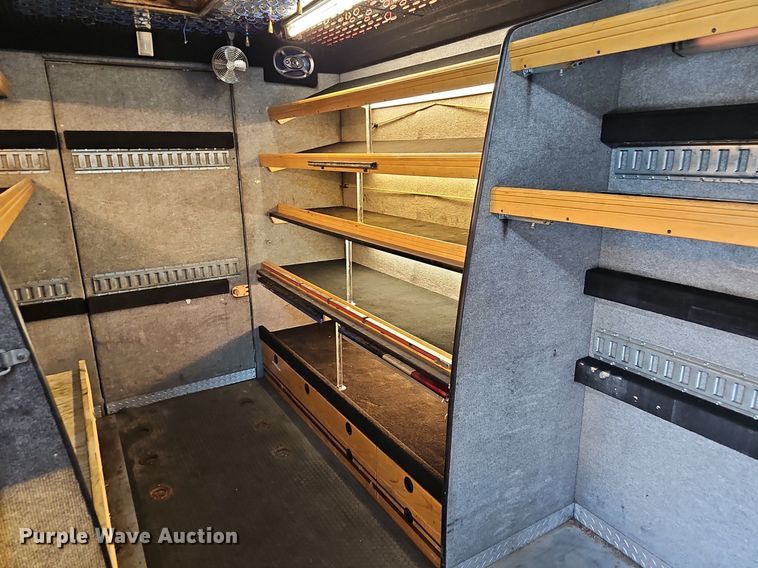 image for item DP0985 2006 GMC C5500 delivery truck