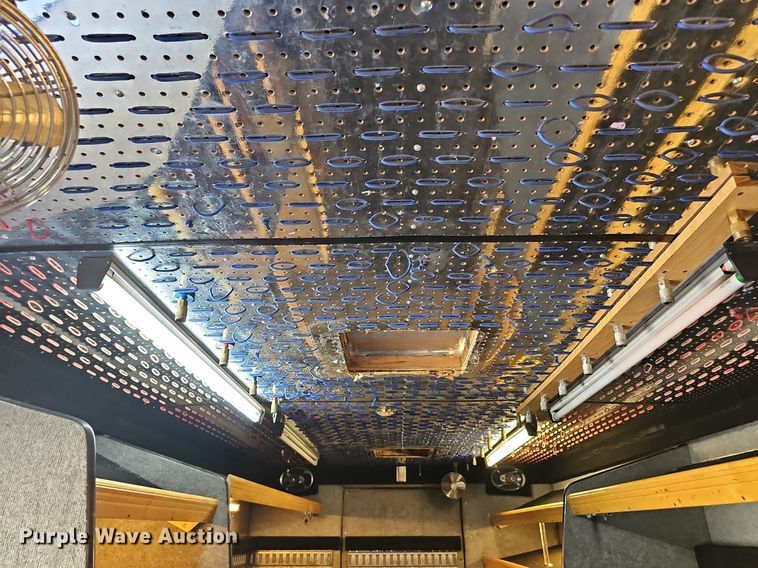 image for item DP0985 2006 GMC C5500 delivery truck