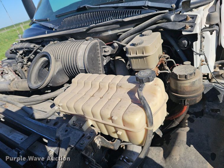 image for item DP0985 2006 GMC C5500 delivery truck